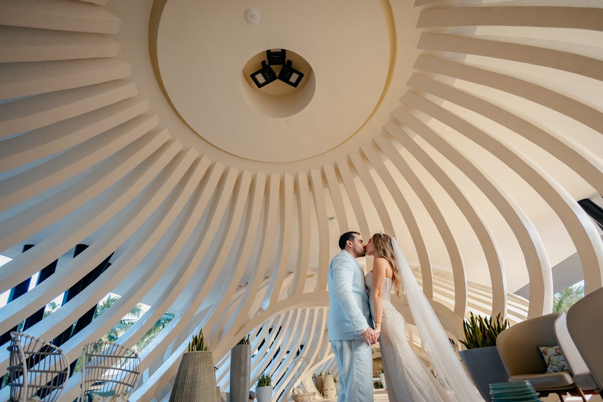 Pareja bajo la cúpula